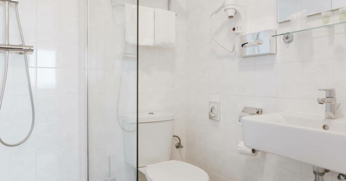 2-bedroom-family-room-bathroom